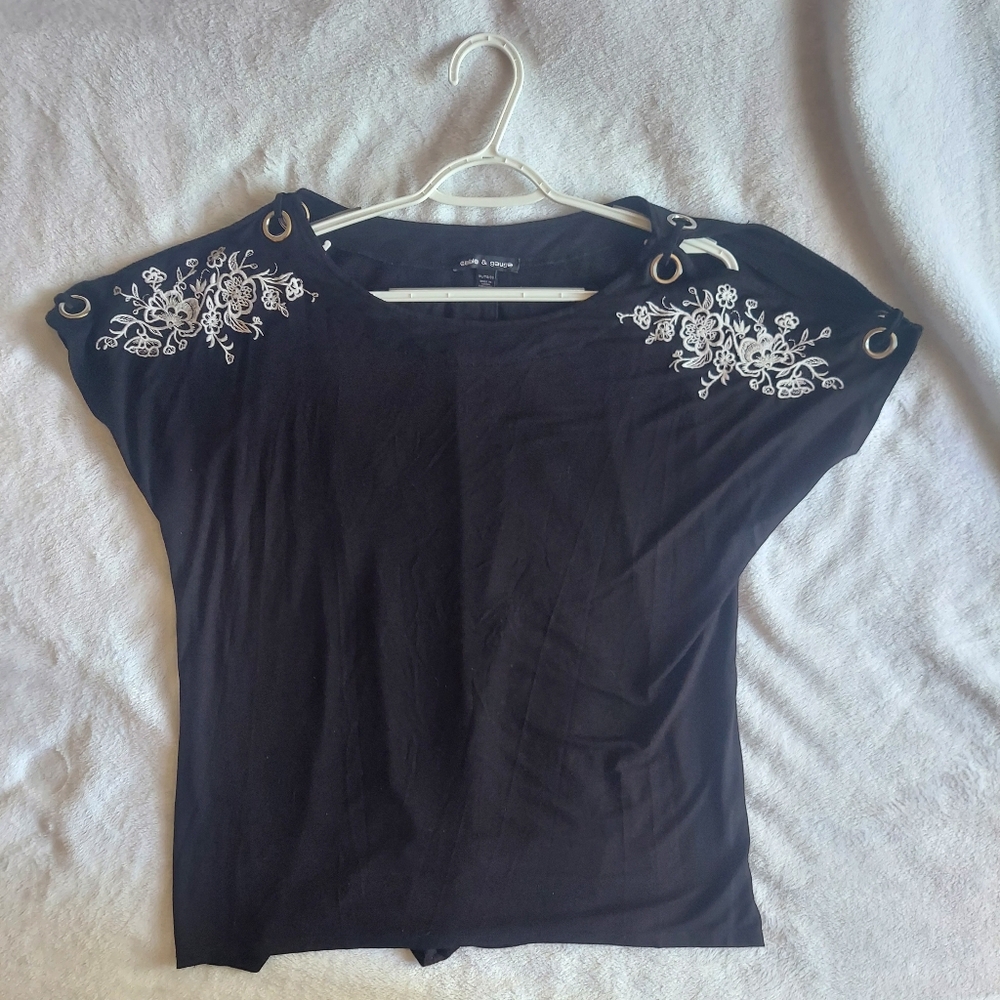 Cable & Gauge Black Sleeveless Embellished Blouse